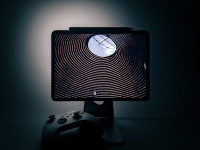Monitor with keyboard setup